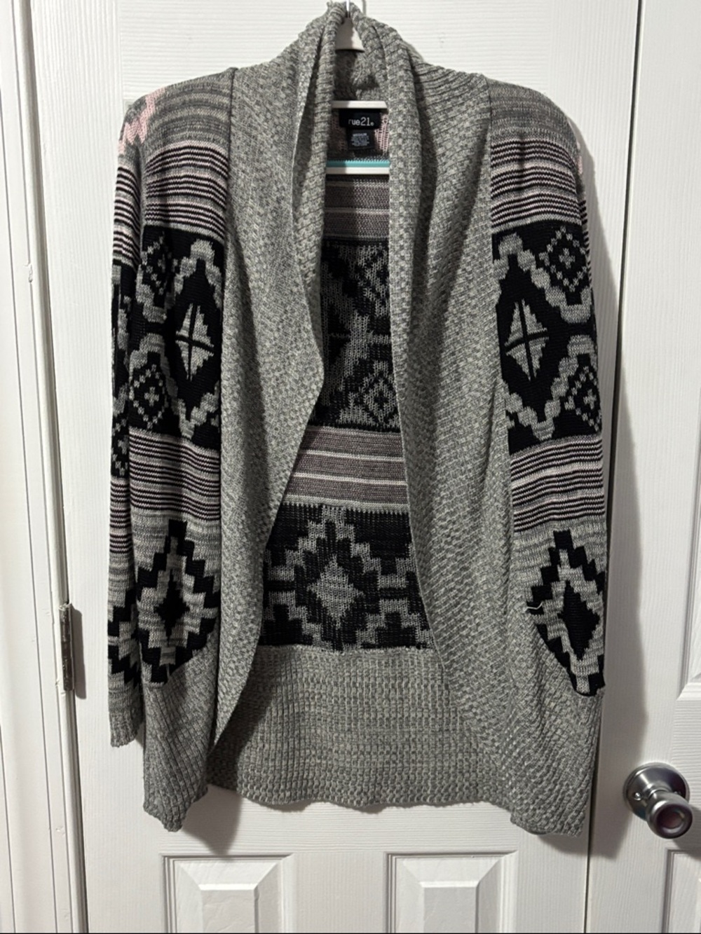 Rue21 Gray Black and Light Pink Geometric Open Cardigan